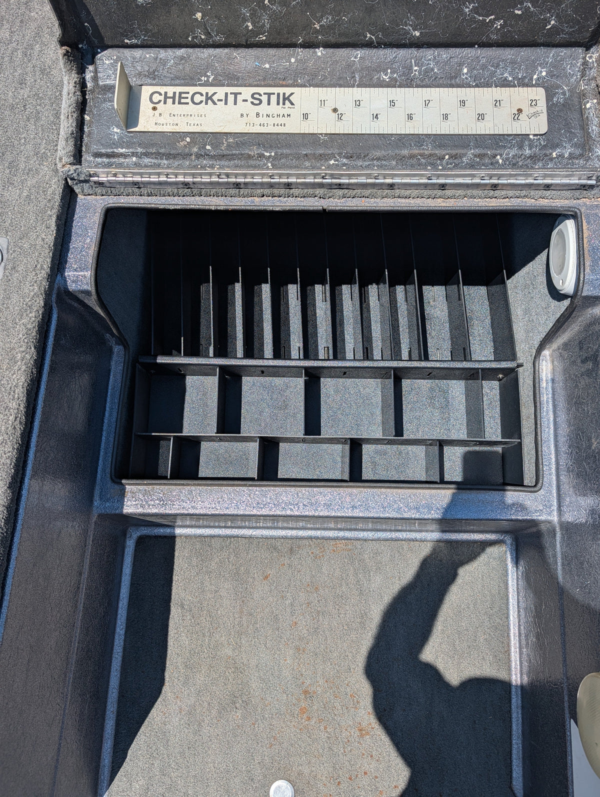 NPDBUL0014 1999 BULLET 21XD CENTER COMPARTMENT