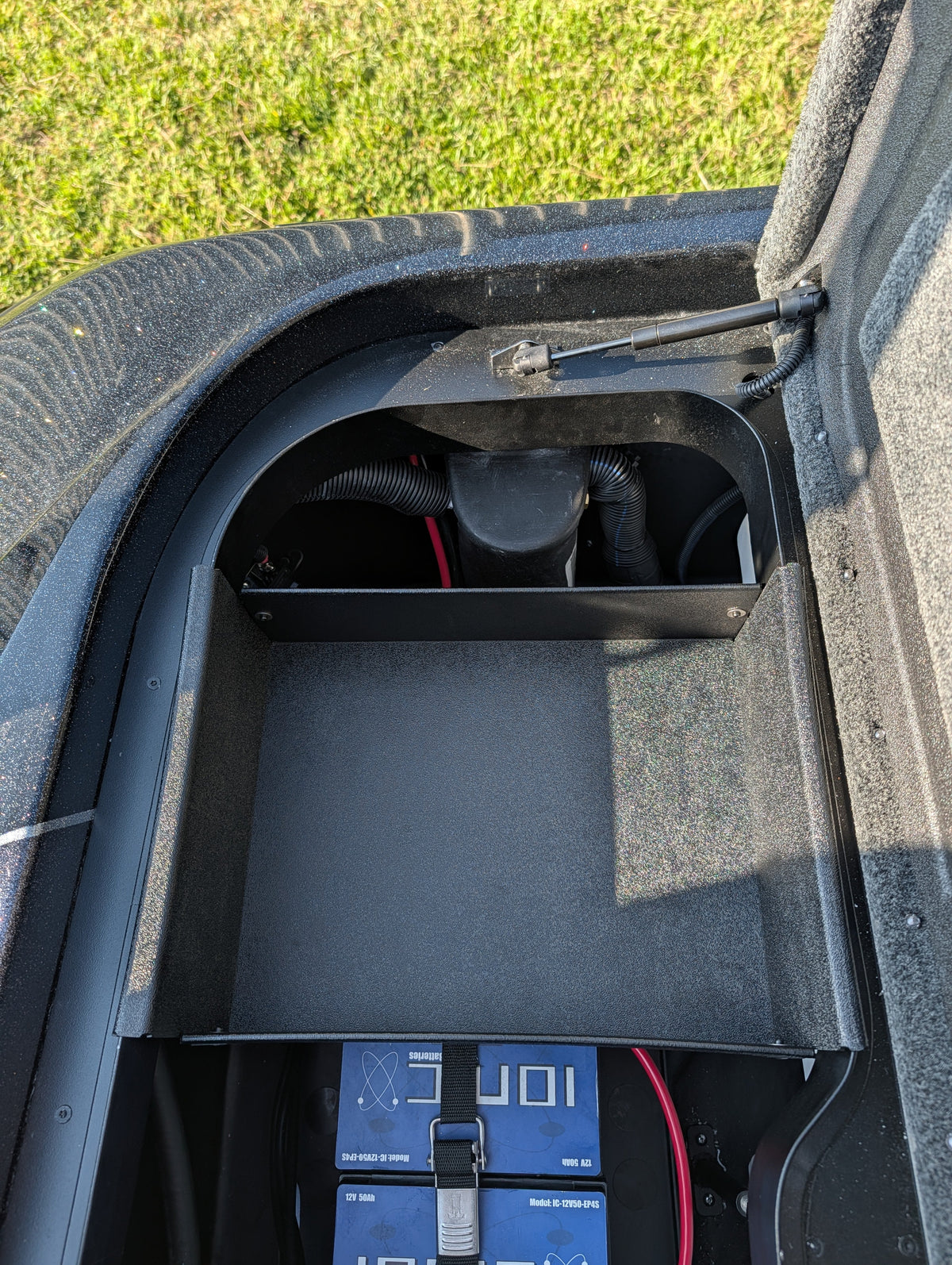 NPDSK0092 Skeeter® 2027 FXE/ZXE 20/21 PORT SIDE BATTERY COMPARTMENT TRAY