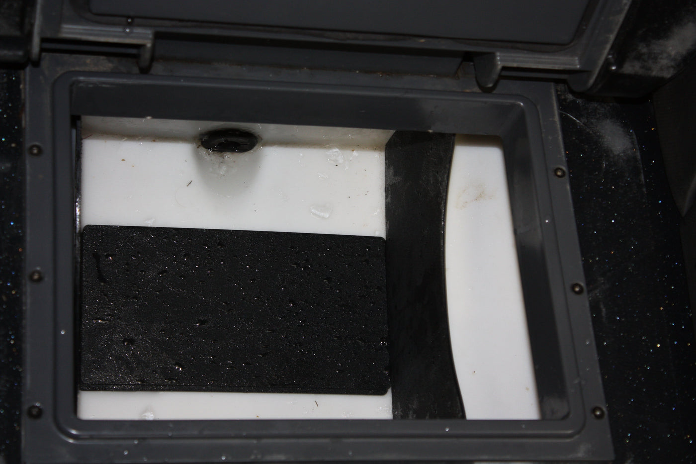 NPDSK0052 Skeeter® 2018-2023 ZX/ZXR/FXR COOLER DIVIDER