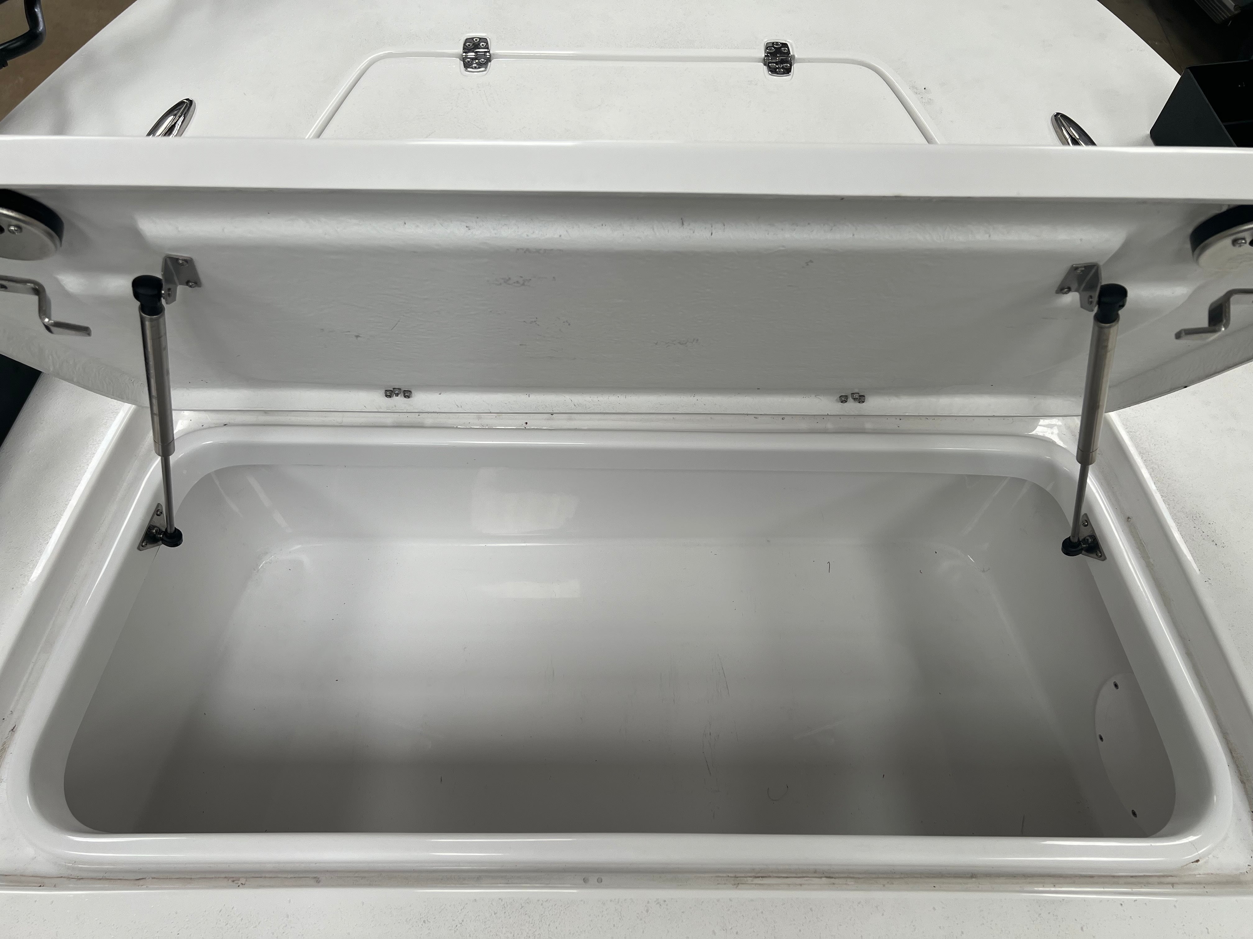 NPDBLAZ0002 2019-2024 BLAZER 675 ULTIMATE BAY CENTER COMPARTMENT KIT