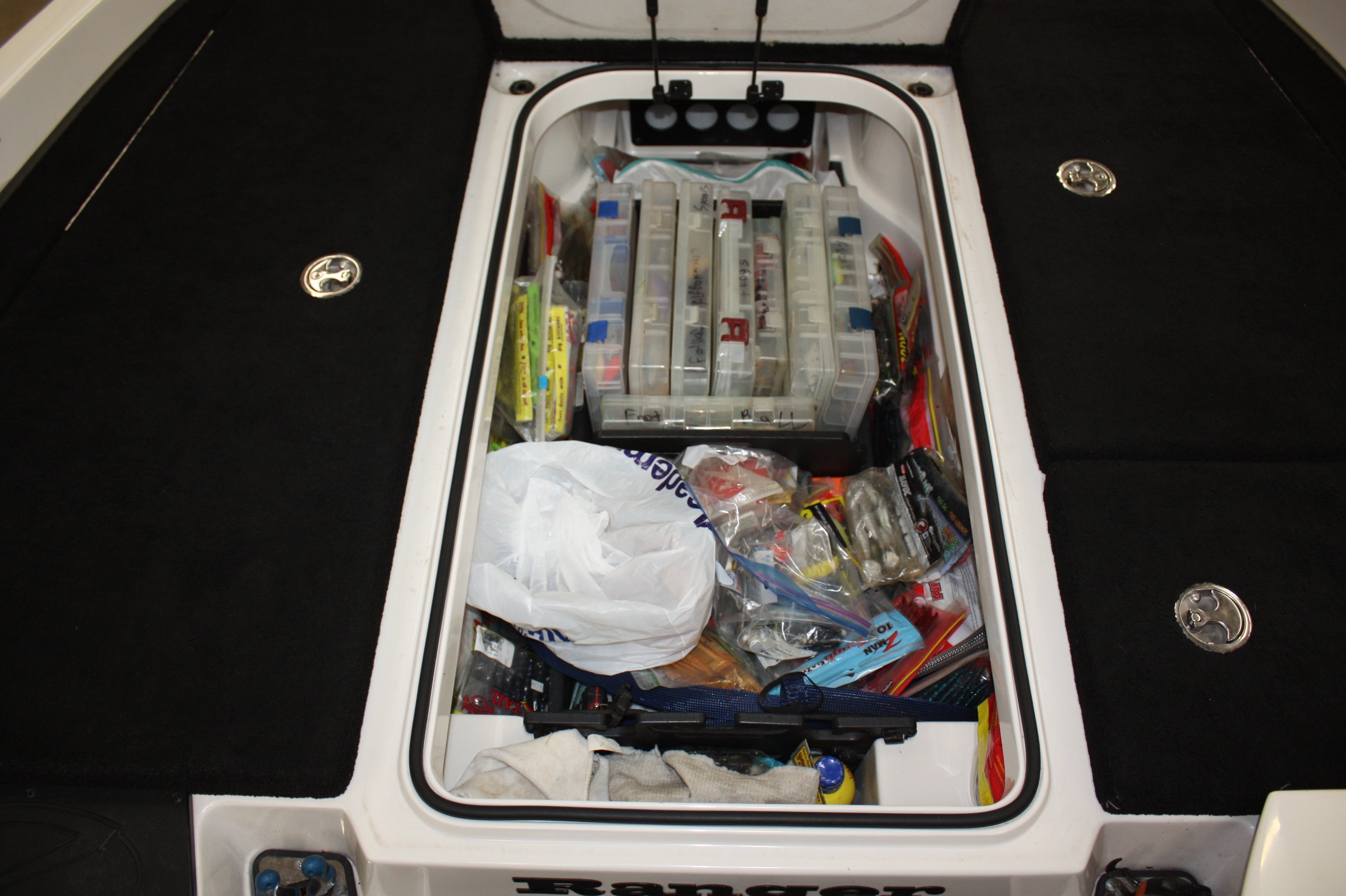 NPDRANG0021 2019 Ranger® Z519 / Z518 CENTER COMPARTMENT KIT