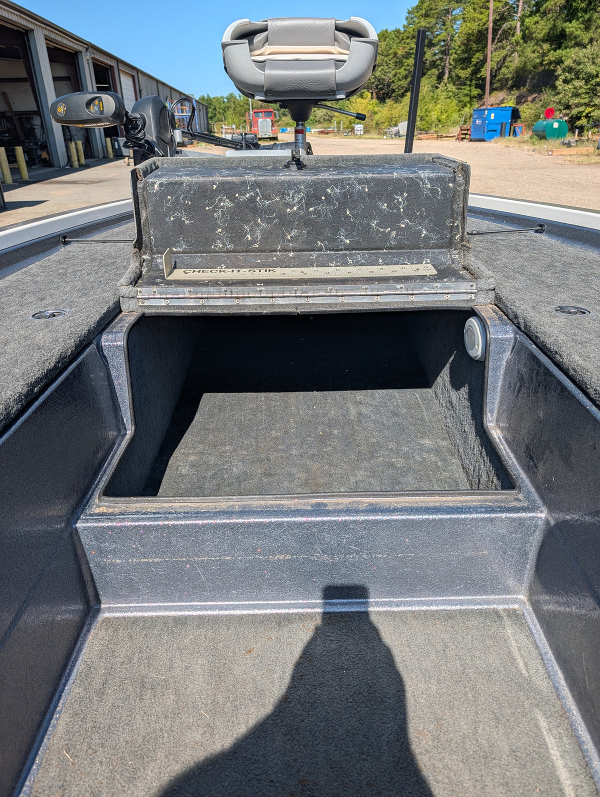 NPDBUL0014 1999 BULLET 21XD CENTER COMPARTMENT