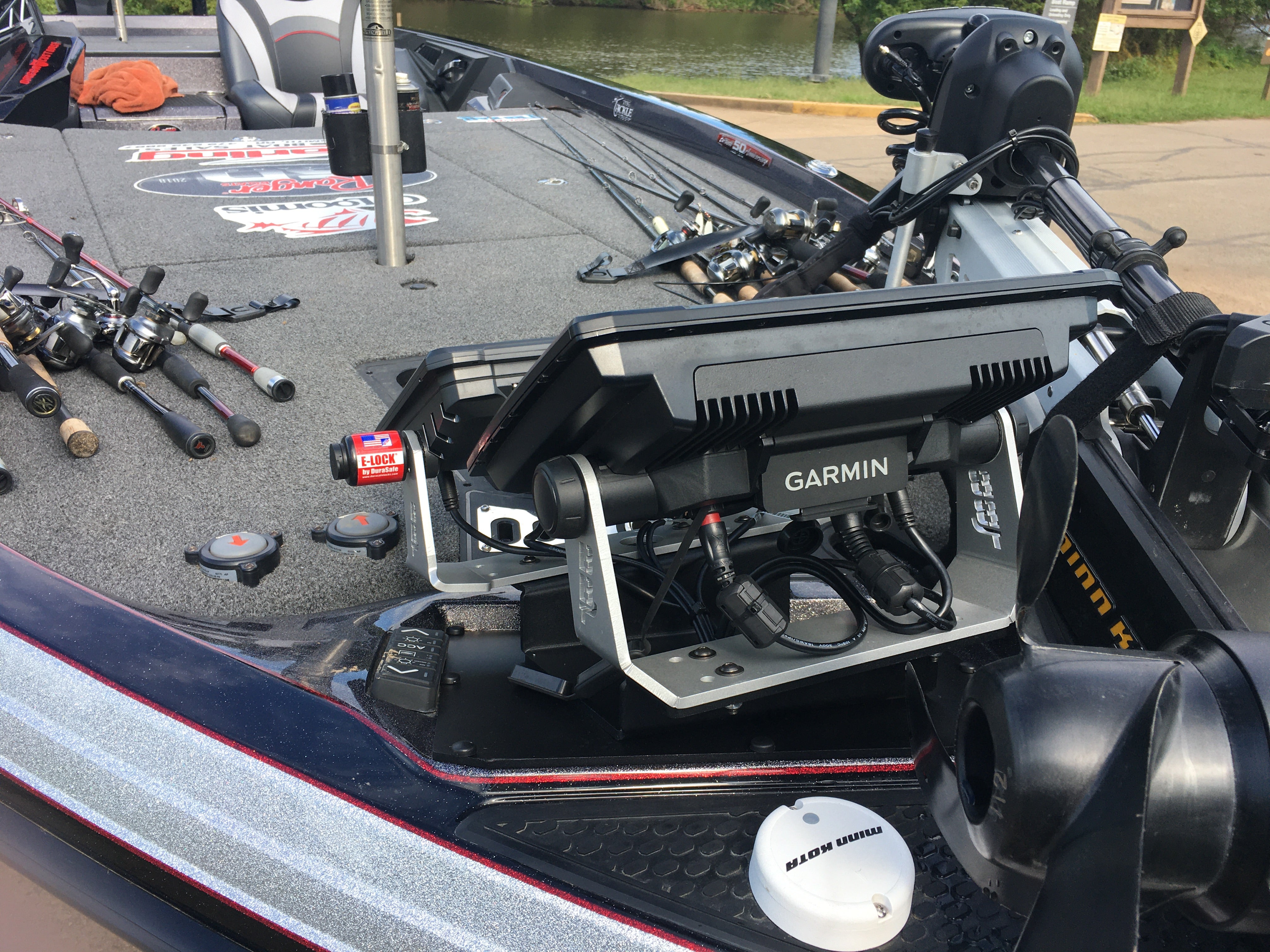 Bass Boat Technologies "Warrior Series" Graph Gimbals for Lowrance Live/FS/Pro ONLY - PLEASE SPECIFY WHICH MODEL YOU HAVE IN THE NOTES SECTION BEFORE YOU ORDER